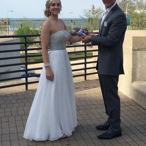 Stunning Sherri hill gown size 2 with beaded top